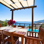 Mira Kalkan -close To Center- Kas