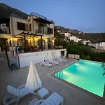 Mira Kalkan -close To Center-